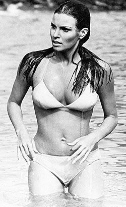 Raquel Welch - im Wasser