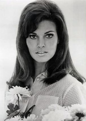 Raquel Welch - Blumenportrait